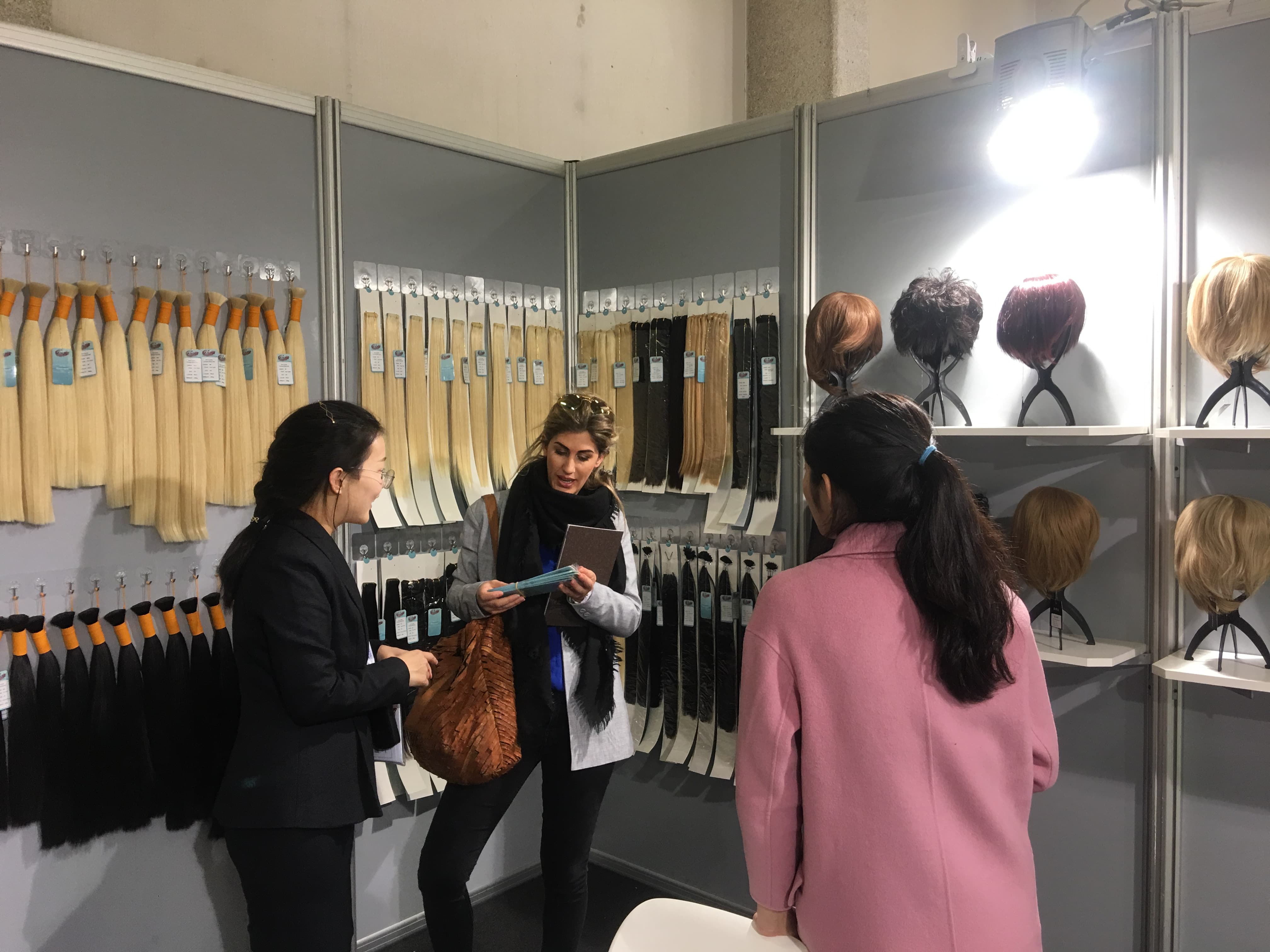 DNE customer service is telling customers about tape hair